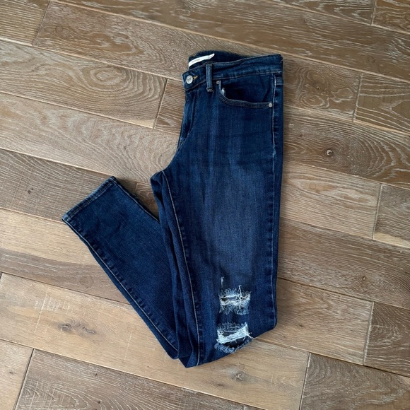 Levi Strauss Distressed Skinny Jeans - Picture 2 of 4
